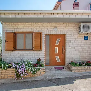 https://studio-apartment-raspar.in-istria.net